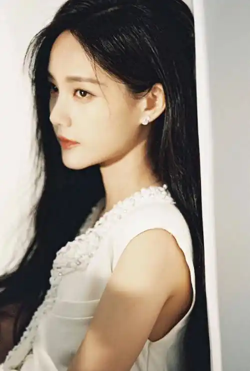 李一桐个人造型集:清新秀丽,甜美可爱