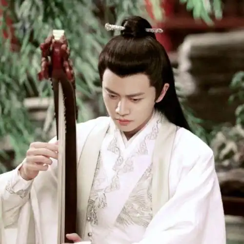 自从在#亚洲新歌榜#为@任嘉伦allen的k浮云-任嘉伦allen打榜,妈妈再也