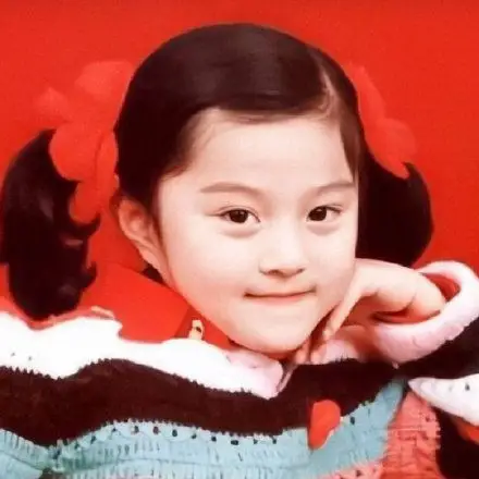 范丞丞小时候和易烊千玺撞脸,张萌没认出来,最贵气的是金莎_手机搜狐