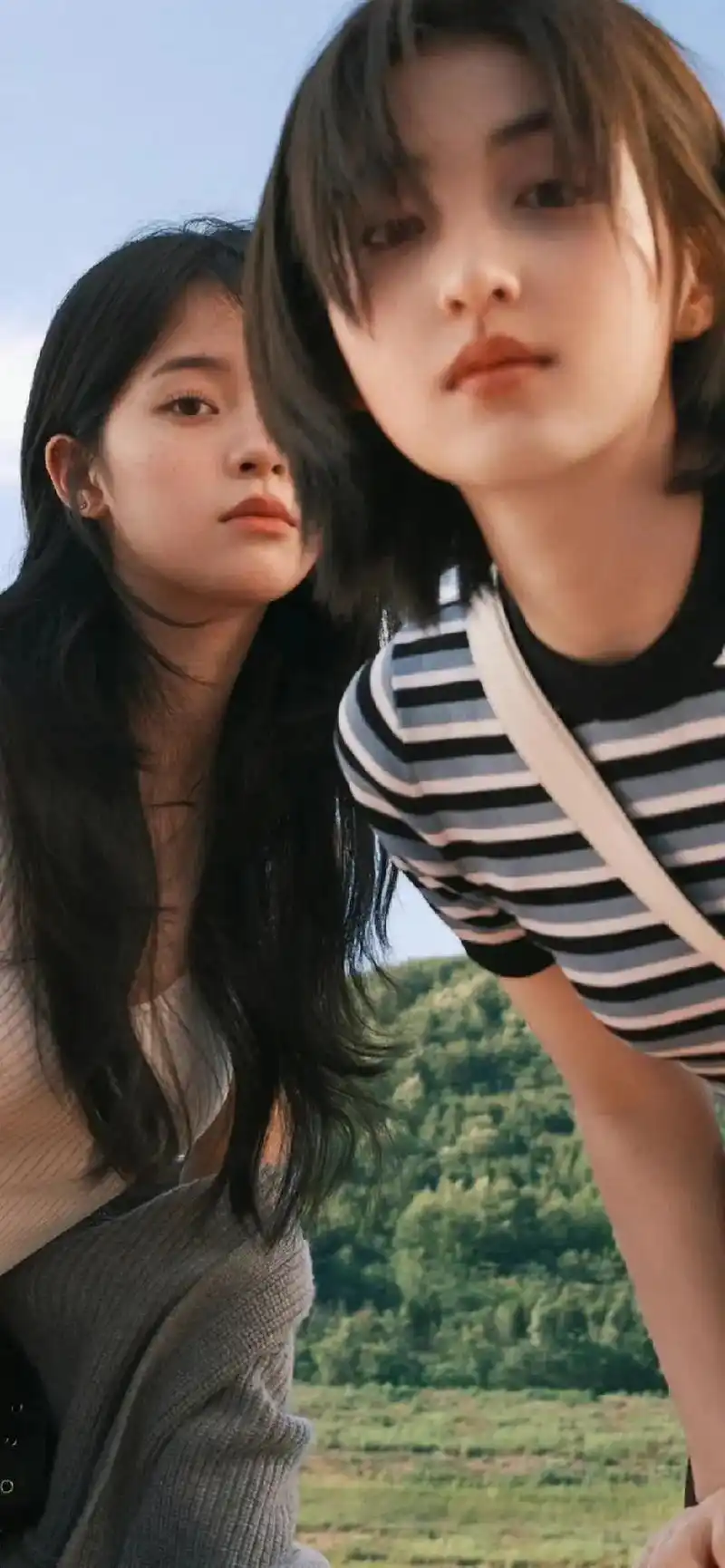 张子枫欧阳娜娜田园写真 #张子枫 姐妹!@抖音小助手  - 抖音