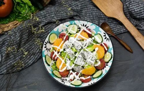 新鲜水果沙拉的热量和营养价值