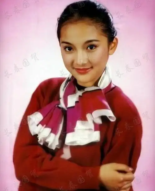 周迅30年前旧照曝光,五官精致模样清纯甜美|周迅|五官|模样_新浪新闻