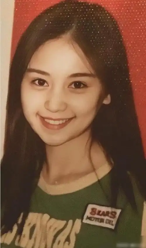 纪实王子文10岁儿子体型壮实长得高母子现身手牵手感情佳