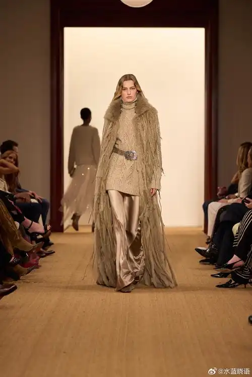 来分享下我从拉夫劳伦2024秋冬时装秀上学到的穿搭小秘诀!    想穿出