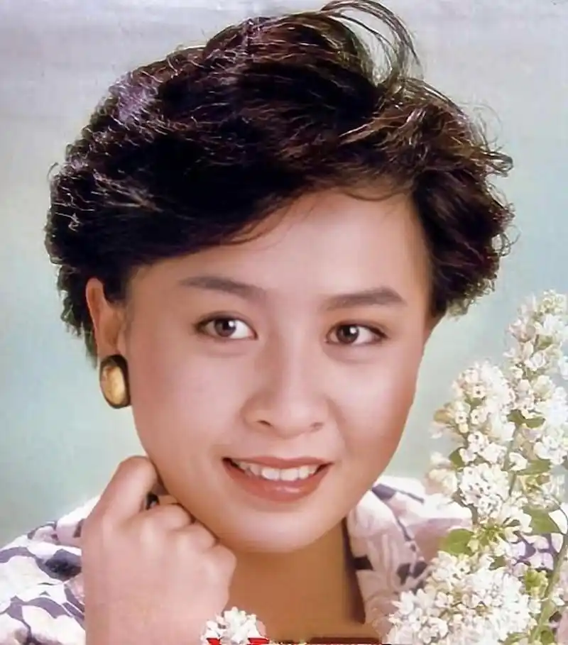 在那个无ps还美女如云的年代,来看看刘嘉玲年轻时候的样子吧