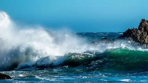 湛蓝海水,雪白浪花,看着无比激动!