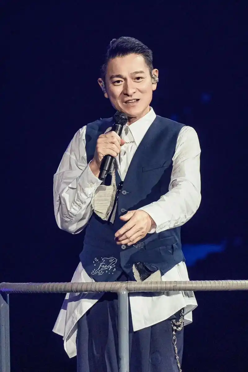 感谢抖音让我一分钱没花,东拼西凑的看完了刘德华的上海演唱会