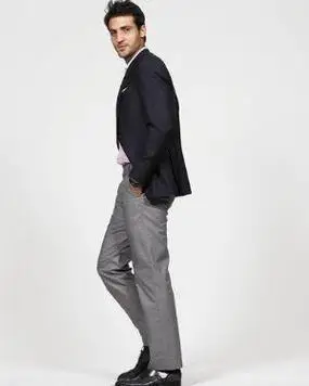 灰色裤子搭配什么颜色鞋子谢谢灰咖色简约休闲九分裤灰色裤子搭配什么