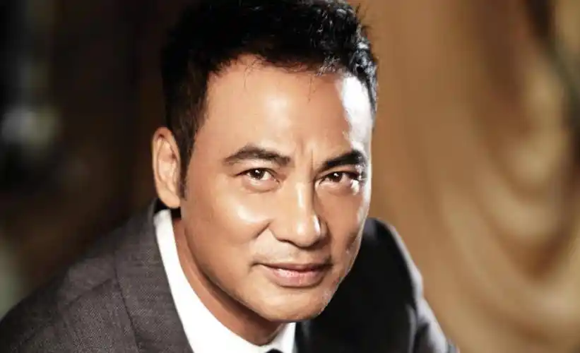 他在香港知名演员,为妻女买了26套房子,梦想回山东乐享晚年_任达华