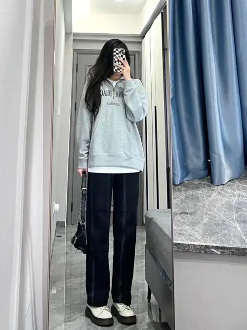 马丁靴中和一下休闲感927315灰色卫衣|vintage tang#韩系穿搭
