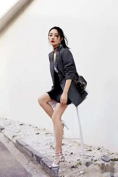 李小璐高跟鞋秀长腿30岁女人怎么活出自信美丽范儿