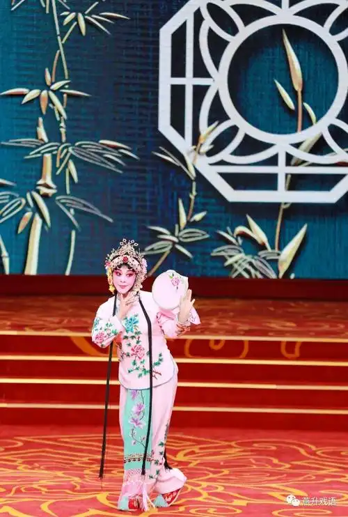 戏码头百花齐放满堂彩三个女人一台戏