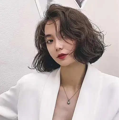 50岁女性发型推荐:10款显年轻的短发