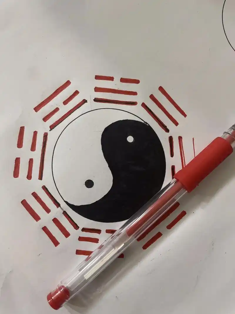深夜手绘太极八卦图……坐等给娃倒奶粉……与其睡的迷迷糊糊爬起