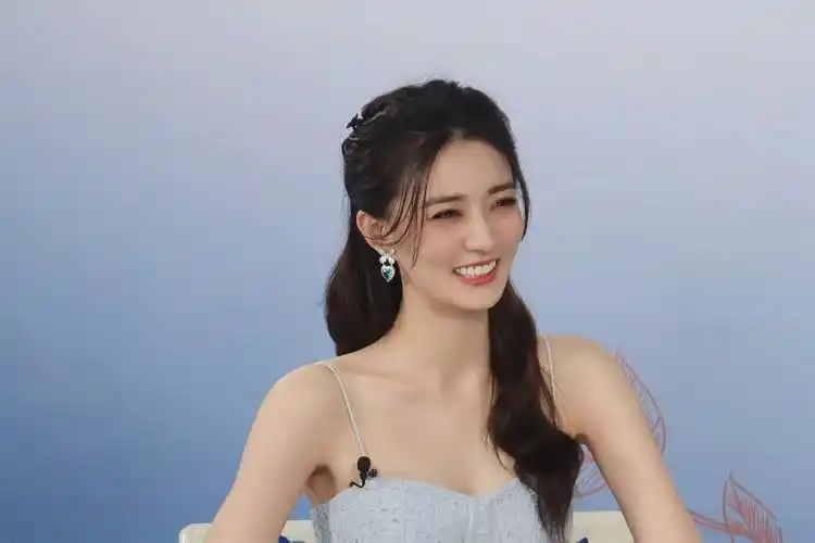 白皙细滑美女徐璐