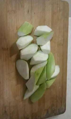 2.丝瓜切滚刀块