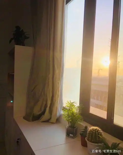 清晨第一缕阳光照进房