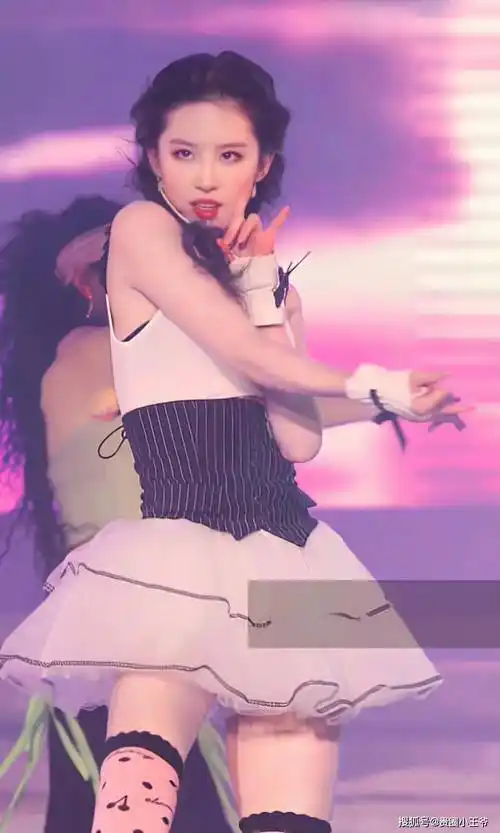 原创刘亦菲19岁热舞照曝光穿短裙尽显大长腿真是360度无死角