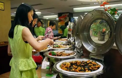 自助餐一吃就饱有"猫腻"?老板用三招让你"假饱",不服不行!