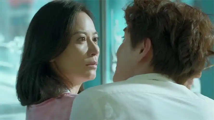 小丈夫男下属亲了女店长甜蜜表白女店长却被女店长当成变态