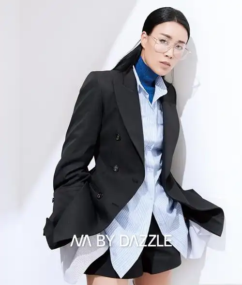 p>那英,1967年11月27日出生于辽宁省沈阳市沈河区,华语流行乐女歌手