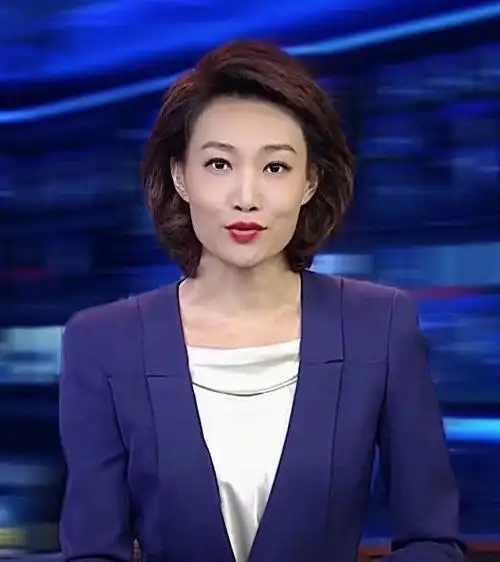 央视"第一美女主播"李梓萌,口误频频为何仍受大众喜爱?_腾讯新闻
