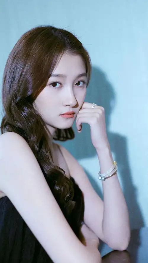 关晓彤性感优雅写真手机壁纸_明星_手机壁纸下载_美桌网