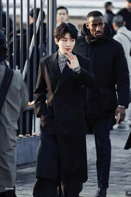 巴黎时装周#|#迪奥品牌大使王俊凯#  paris·karry·dior@tfboys