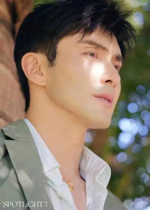 高伟光海岛逐浪大片##高伟光聚光杂志七月刊封面