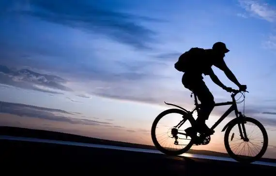 livall城市轻越野自行车:轻奢骑行温暖冷落的街道