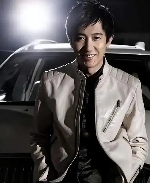 他是梅婷的前夫李小冉的前男友如今悉心照顾病重二婚妻子