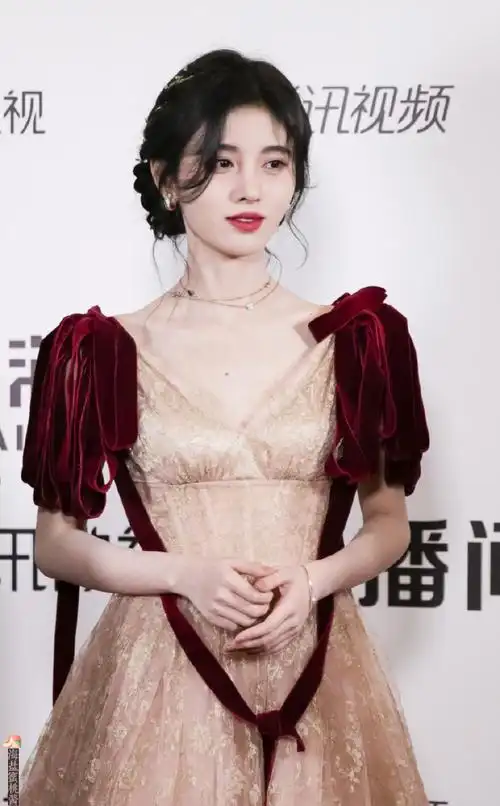 红毯油画里走出来的美人@鞠婧祎