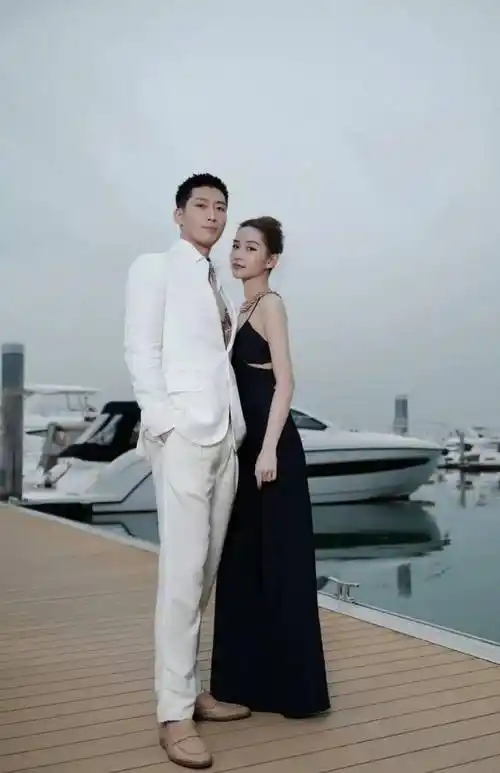 窦骁何超莲官宣离婚?汪小菲大s四人行婚姻?高海宁被?