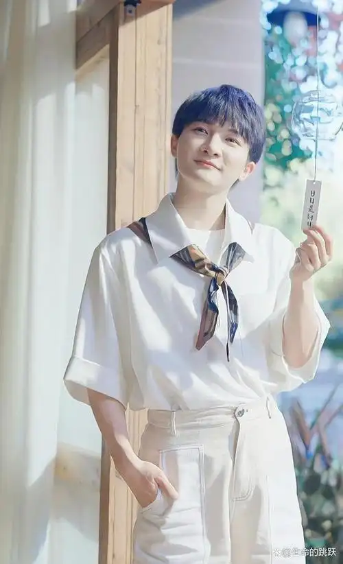 周深演唱会想低调都难,各个平台齐合作,奶茶和流量备齐了!