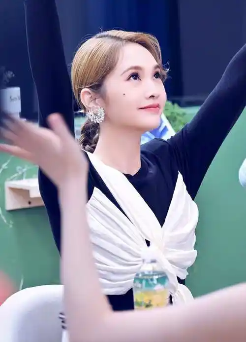 杨丞琳美丽侧脸|杨丞琳_网易订阅