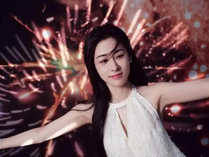 张碧晨在我眼前路演了#心很贵,要装最美的东西, 情绪很贵,要接触饶沣