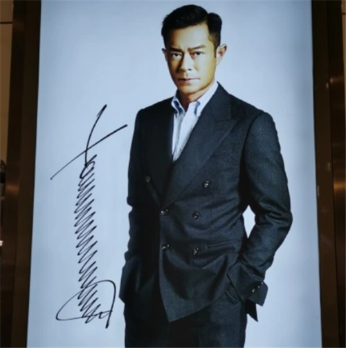 明星的艺术签名,王源简单,古天乐随意,看到金希澈:这是画了一幅画?