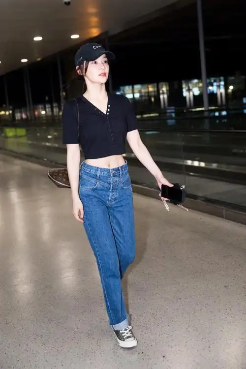 袁姗姗|露脐装私服街拍欣赏