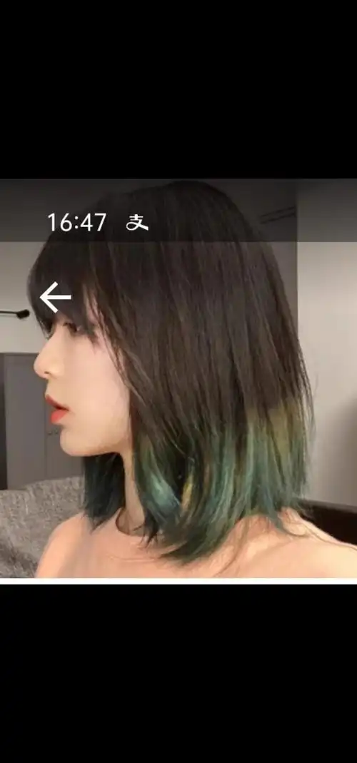 自己在家发尾染 漂完颜色好深