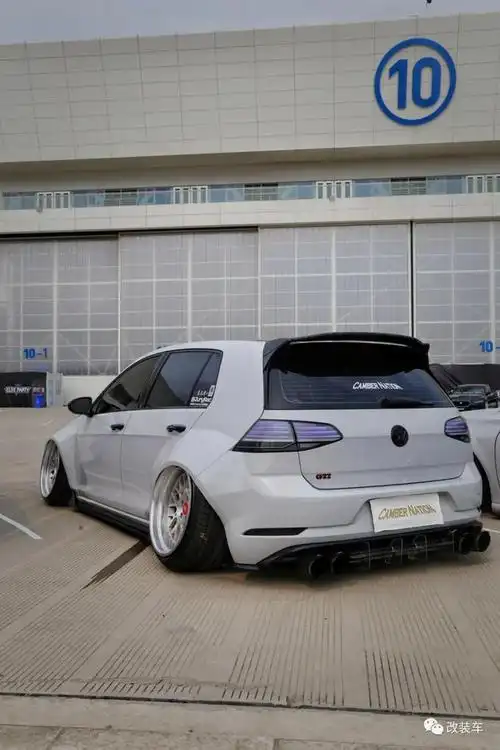 400匹马力的大众75代高尔夫gti玩姿态车主颜值跟性能我都要