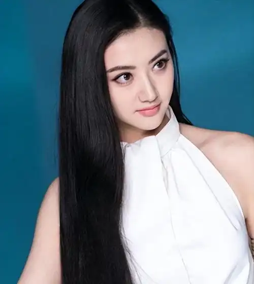 "天生不上镜"的8位女明星,真人个个又瘦又美,比照片漂亮10倍_关之琳