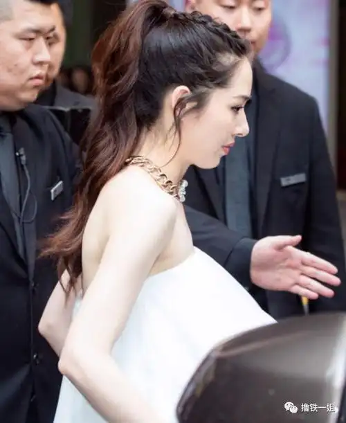 郭碧婷向佐婚纱照屠屏向佐被p成刘梓晨郭碧婷圆肩含胸头还大