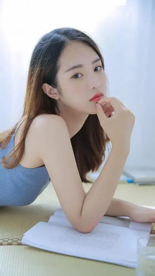 性感美女吊带诱人写真iphonexs手机壁纸