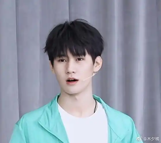 眼睛瞪大好奶啊@时代少年团-张真源 67张真源运动特辑饭修图可可