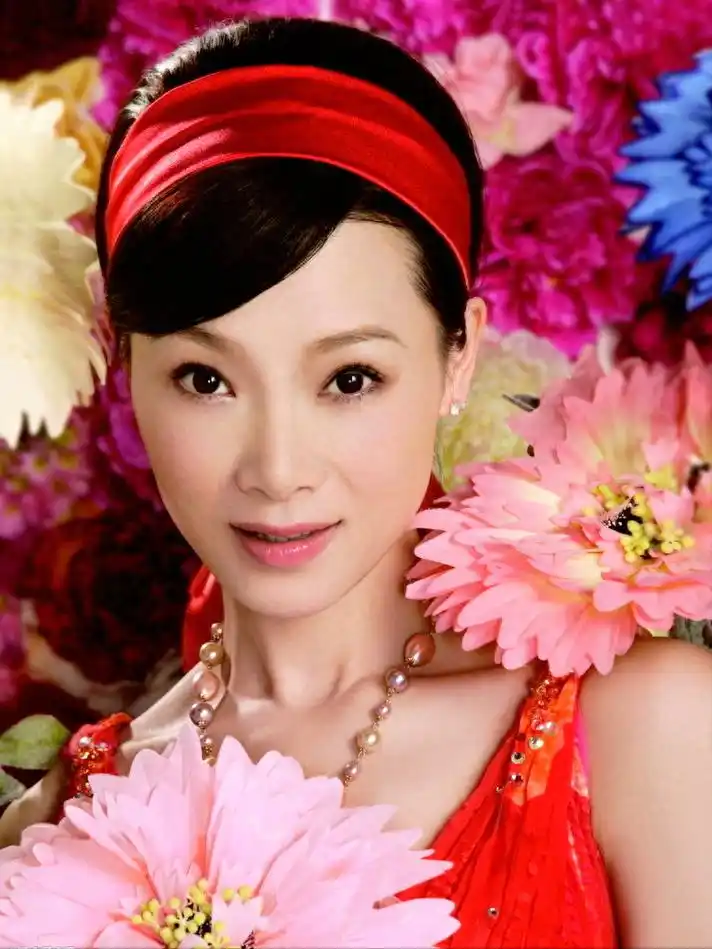 歌唱家吕薇:"青歌赛"获银奖,真实采访了解到她的婚姻状况