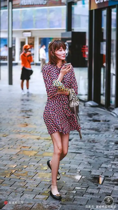 街拍:普通人与时尚达人之间的区别,就是对时尚的关注度不够