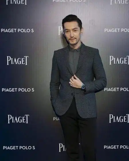 胡歌的不惑之年一身西装造就沉稳修养