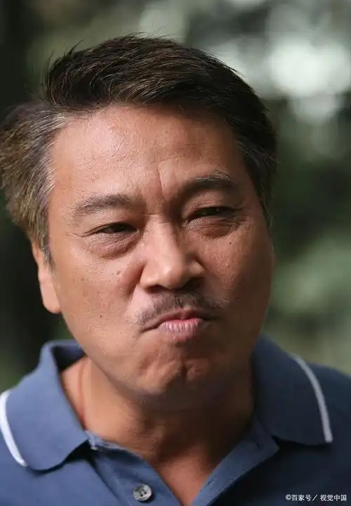 吴孟达病逝已两年,回首妻子当年的选择,才发现达叔有多聪明