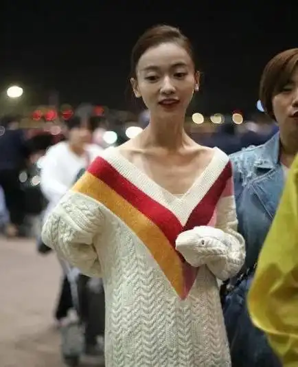 让人哭笑不得的是,竟然有人将她与陈鲁豫相提并论.