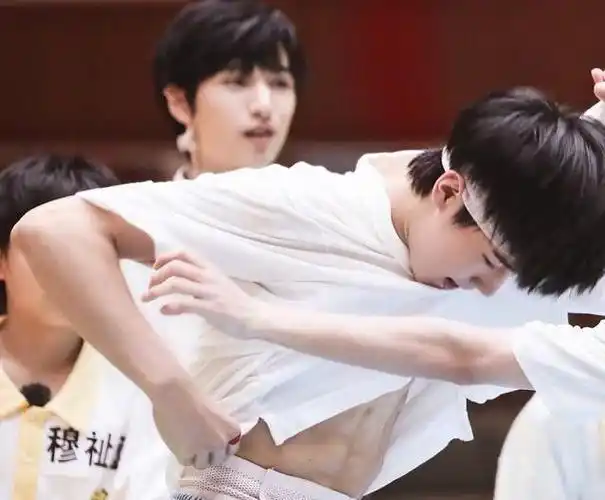 逛街遇见张真源?